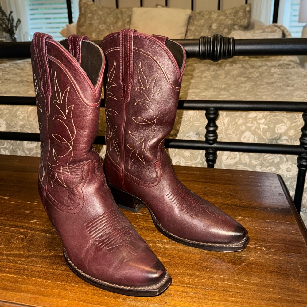 Red Tecova boots!